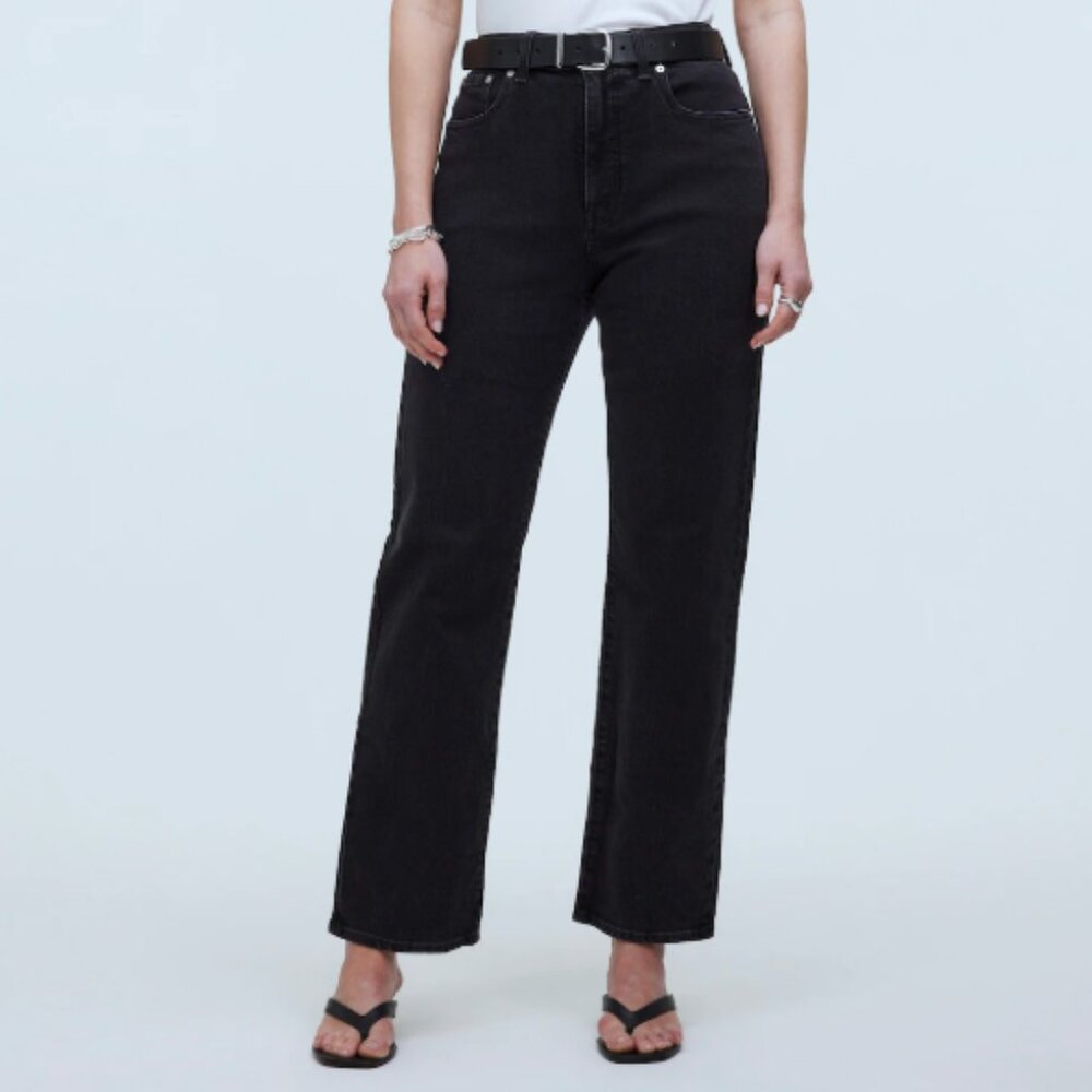 The Petite Curvy '90s Straight Jean in Belmere Wash